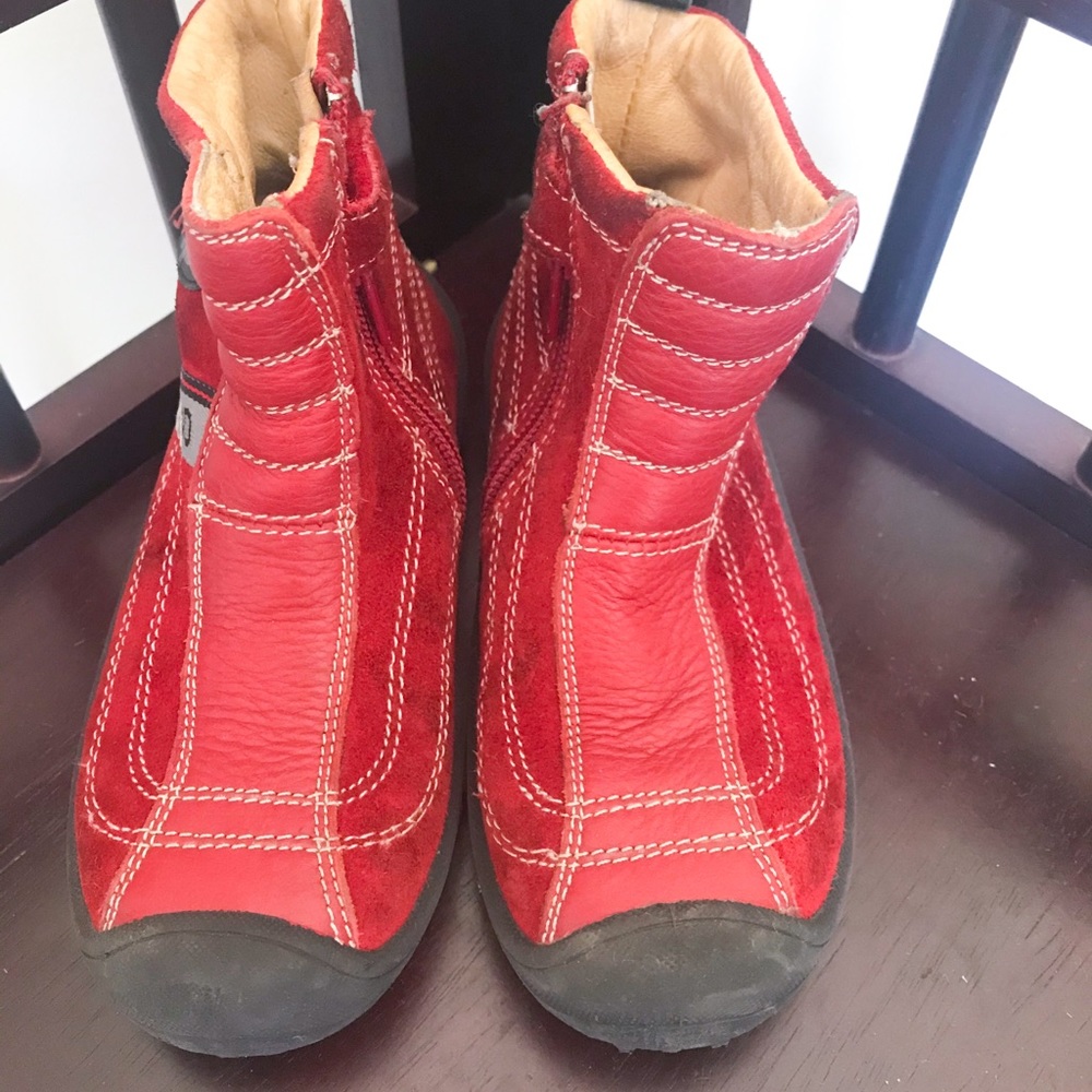 Naturino red suede boy boots